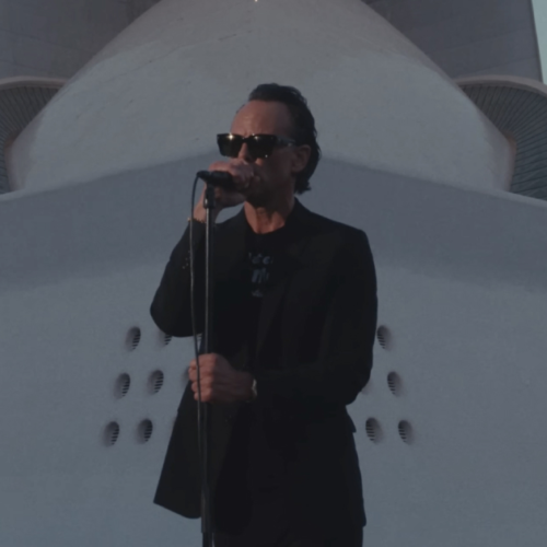 Волтон Ґоґґінс стає частиною The Strokes у кліпі на сингл із нового альбому гурту