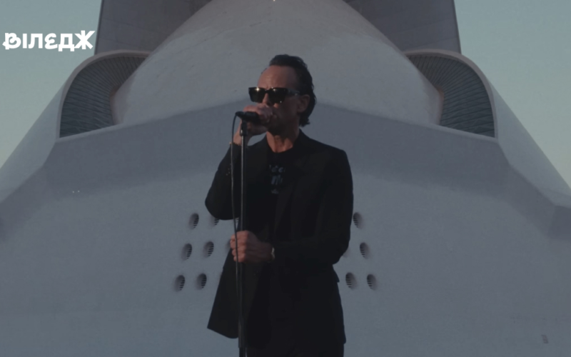 Волтон Ґоґґінс стає частиною The Strokes у кліпі на сингл із нового альбому гурту