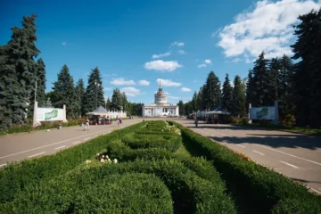 Концерти просто неба, басейн і новий Feels Garden. На ВДНГ розпочали «Кольорове літо»