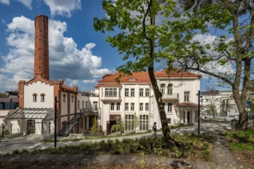 У Львові на місці трамвайного депо відкрився LEM Food Market із різними кухнями світу та баром