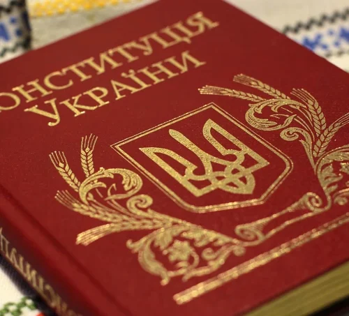 Конституцію України переклали жестовою мовою