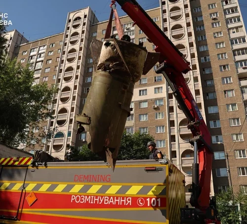 Вночі росіяни вдарили балістикою по Києву: є постраждалі