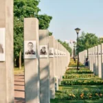 У Деснянському районі відкрили Алею Героїв. Її уже розкритикували через невідповідність проєкту