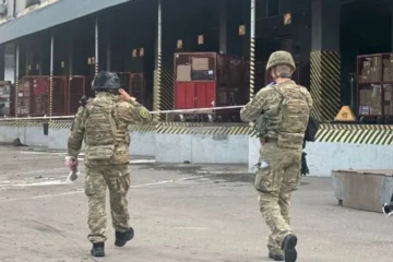 На Оболоні в поштовому терміналі стався вибух, є загиблий. Подію розслідують як теракт