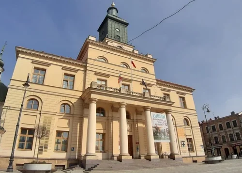 У Любліні зняли український прапор з ратуші через указ Зеленського про підрозділ на честь УПА