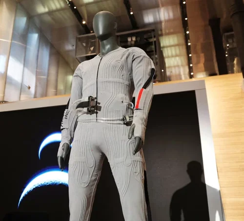Prada розробила «розумну білизну» для астронавтів NASA