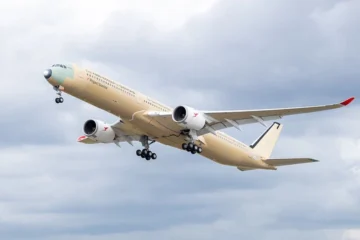 Летів добу без дозаправлення. Літак Airbus пройшов випробування під час польоту з Австралії до Франції