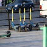Їздити у шоломах і лише із 16 років. У Львові посилили правила для електросамокатів