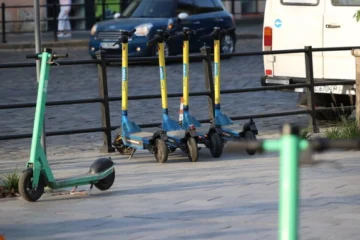Їздити у шоломах і лише із 16 років. У Львові посилили правила для електросамокатів