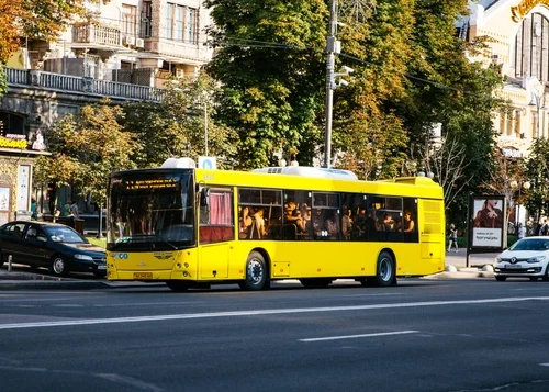 Відсьогодні вартість проїзду в комунальному транспорті Києва становить 30 гривень