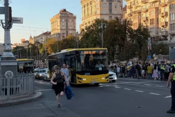У Києві триває протестна хода за повернення Михайла Федорова на посаду міністра оборони