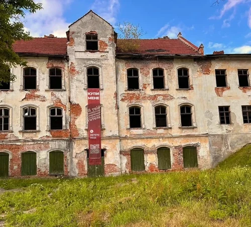 Дві історичні школи на Львівщині реконструюють під готель