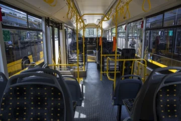 Ще 2000 рекламних екранів з’явиться в наземному транспорті. Він на цьому не заробить — «Пасажири Києва»