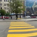 Біля метро «Лук’янівська» облаштували наземний перехід. Він дублює пошкоджений підземний