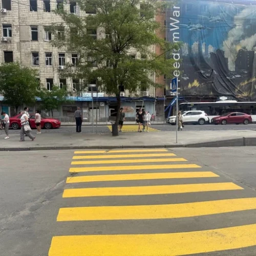 Біля метро «Лук’янівська» облаштували наземний перехід. Він дублює пошкоджений підземний