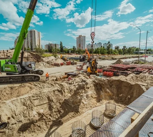 Ось як ремонтують шляхопровід біля метро «Чернігівська». Це зменшило пасажиропотік – активісти