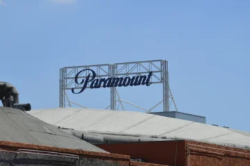 Федеральний суд тимчасово заблокував злиття компаній Paramount та Warner Bros.