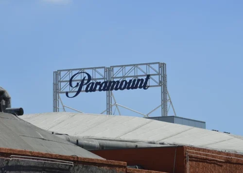 Федеральний суд тимчасово заблокував злиття компаній Paramount та Warner Bros.