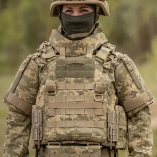 Військовослужбовиці ЗСУ вперше отримали жіночі бронежилети