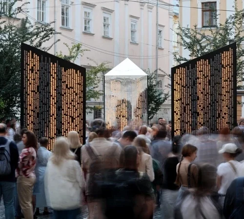 «Колони пам’яті» з іменами понад 2000 полеглих військових відкрили у Львові