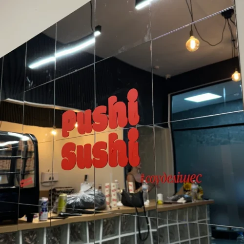 На Нижньому Валу відкрився суші-спот заклад Pushi Sushi з ролами в тубусі