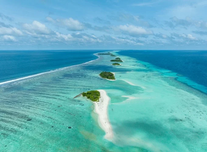 Через 50 років Мальдіви можуть стати непридатними для життя: як активісти захищають острови