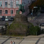 З пам’ятника Богдану Хмельницькому на Софійській площі зняли захисну конструкцію