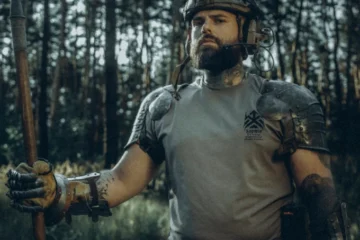 «Хартія» випустила мерч із бійцями в образах середньовічних вершників в обладунках