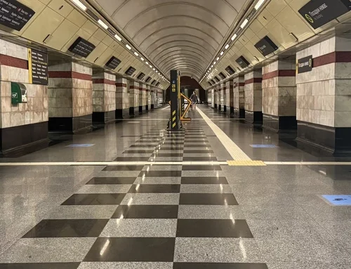 На станції метро «Сирець» тестують розділення платформи на зони для укриття