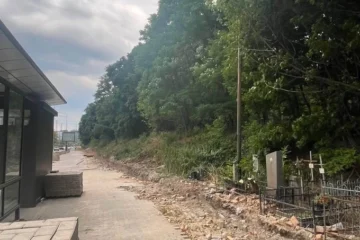У Києві знесли історичну огорожу Байкового кладовища – Перов