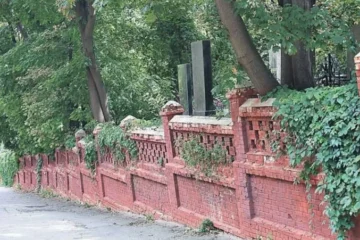 Знесений паркан на Байковому кладовищі не був історичним – КМДА
