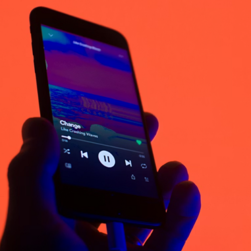 Spotify позначатиме ШІ-виконавців та прибере їхню музику з рекомендацій