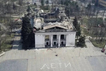 Росіяни випустили пропагандистський фільм про драмтеатр у Маріуполі