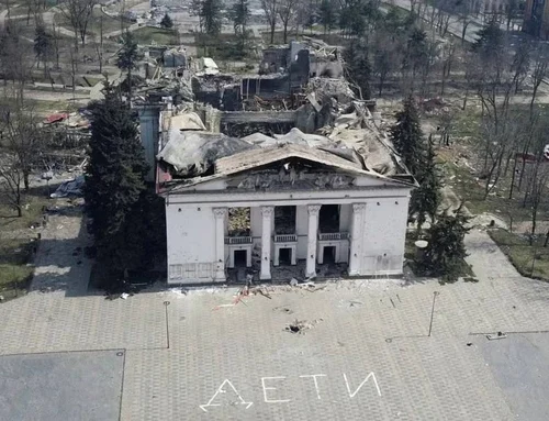 Росіяни випустили пропагандистський фільм про драмтеатр у Маріуполі
