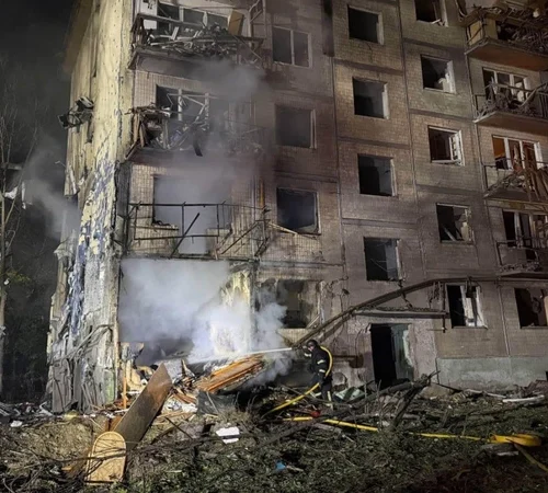 Росіяни атакували Київ балістичними ракетами: найбільше загиблих у Дарницькому районі