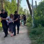 Поліція виводить із парку Теремки місцевих жителів, які намагаються захистити дерева від вирубки – активісти