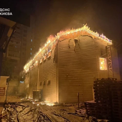 У Києві внаслідок російського обстрілу пошкоджено житловий будинок: понад 10 загиблих