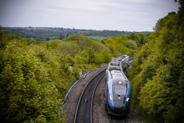 У Великій Британії за добу зійшли з рейок два поїзди: імовірною причиною називають спеку
