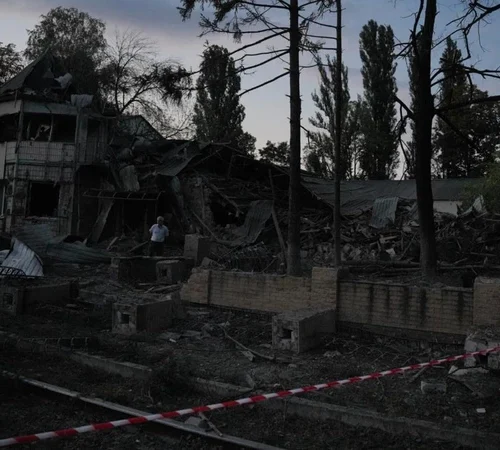Росіяни атакували Київ: пошкоджене залізничне депо, є загиблі серед працівників Укрзалізниці