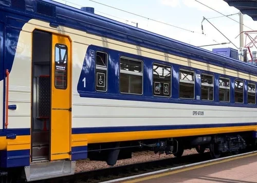 Під час «жовтої» тривоги їздитимуть поїзди та працюватимуть вокзали – рішення уряду