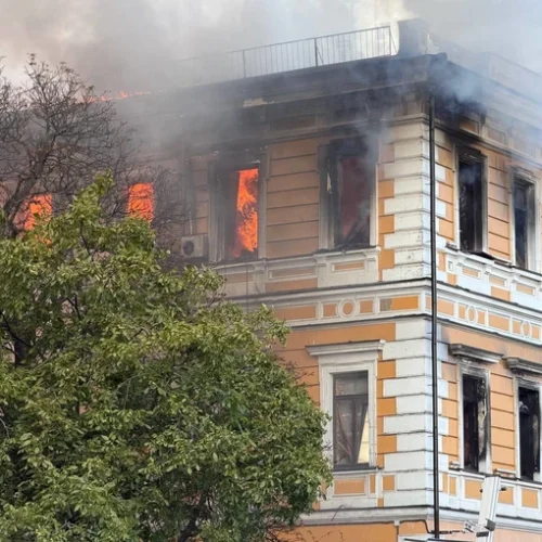 Росіяни вдарили дроном по будівлі Національної академії наук: виникла пожежа