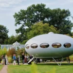 У Фінляндії вперше за 50 років виготовили будинок Futuro, який можна перевозити з місця на місце