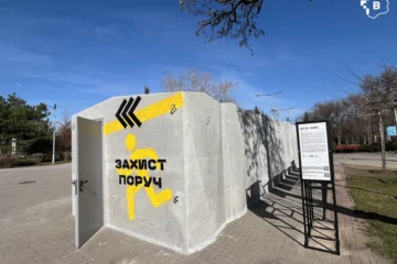 Київ закупив 50 мобільних укриттів: їх встановлять на зупинках