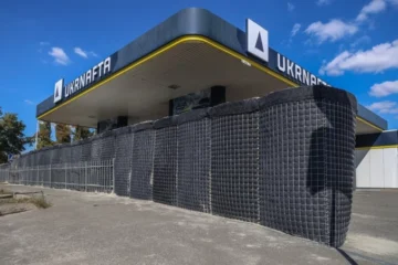 Ukrnafta встановлює 13 бетонних укриттів на заправках у Києві та області