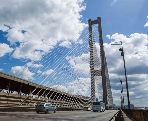 Під час «жовтого» рівня загрози в Києві без обмежень працюватиме лише «зелена» гілка метро