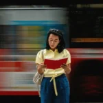 Сінгапурцям платитимуть за читання книг для боротьби з думскролінгом