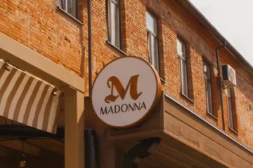 Італійське бістро Madonna з дров’яною піччю та мозаїчними панно відкрили у Дніпрі