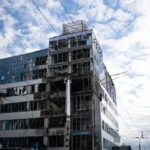 Росіяни вдарили по офісному центру в Києві: є загиблі та поранені