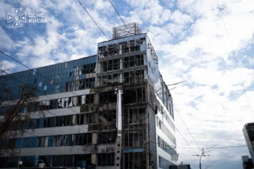 Росіяни вдарили по офісному центру в Києві: є загиблі та поранені