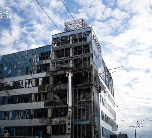 Росіяни вдарили по офісному центру в Києві: є загиблі та поранені